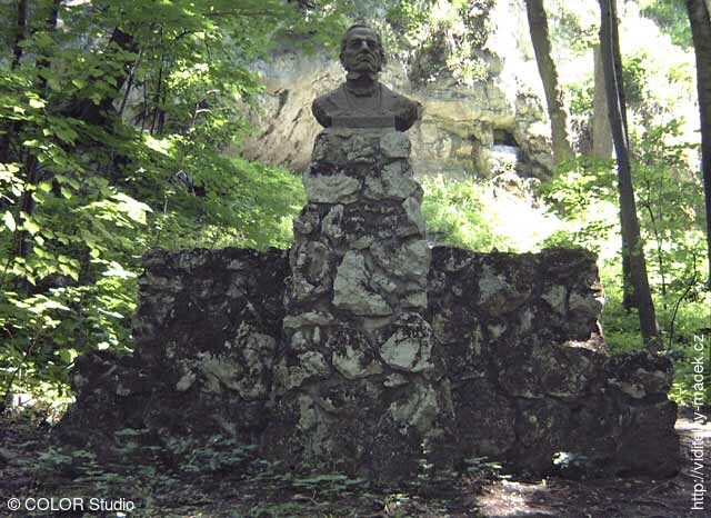Busta Františka Palackého